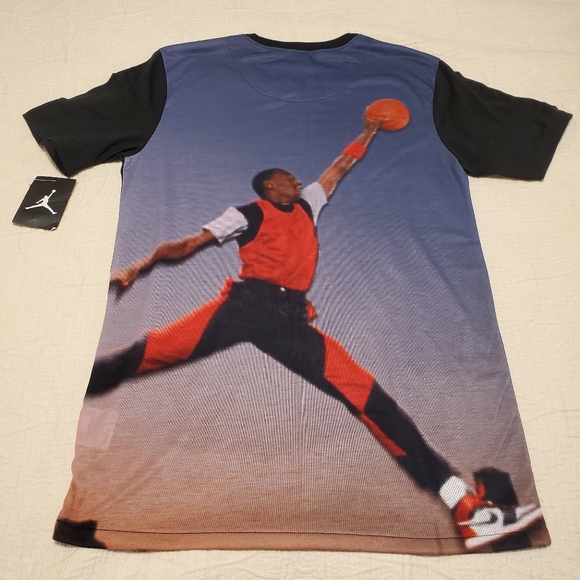 Nike Jordan 1's Black T-Shirt - Picture 2 of 2